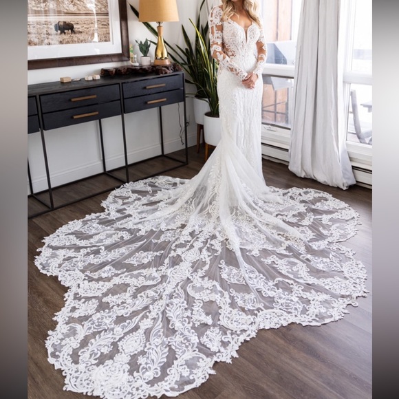 Martina Liana 1111 Embroidered French Lace Sleeve Wedding Dress & Lace Train - Picture 1 of 7